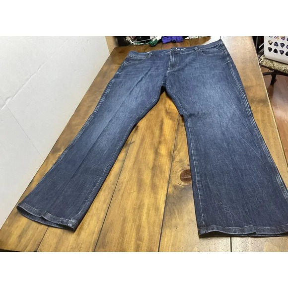 Wrangler Retro Slim Boot Cut Stretch Jeans Mens Size 42X32 Dark Wash - Picture 1 of 9